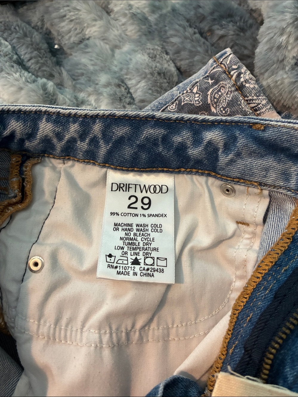 NWOT DRIFTWOOD Light Wash Denim Shorts with Pink & Navy Bandana Panels - Picture 4 of 8